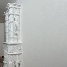 Каминная топка Астов ПС 3865 в облицовке изразцами белого цвета коллекции Неоготика.