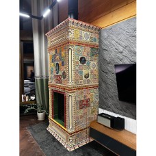 Каминная топка Астов ПС 5574 в облицовке изразцами с росписью по сказам Бажова