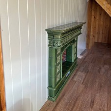 Каминный портал зеленого цвета с открытой топкой в коллекции Птички.