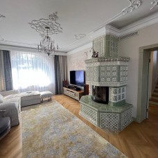 Классический камин с топкой SCHMID RONDA 67_H в облицовке из коллекции Браво