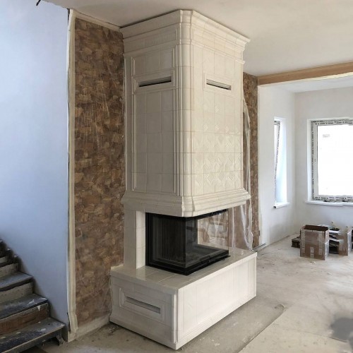 Современный изразцовый камин Сохо с широким нижним подиумом производитель Ceramica
