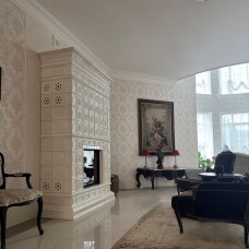 Топка Spartherm Varia Sh-4S в облицовке изразцами белого цвета коллекции Дорф.